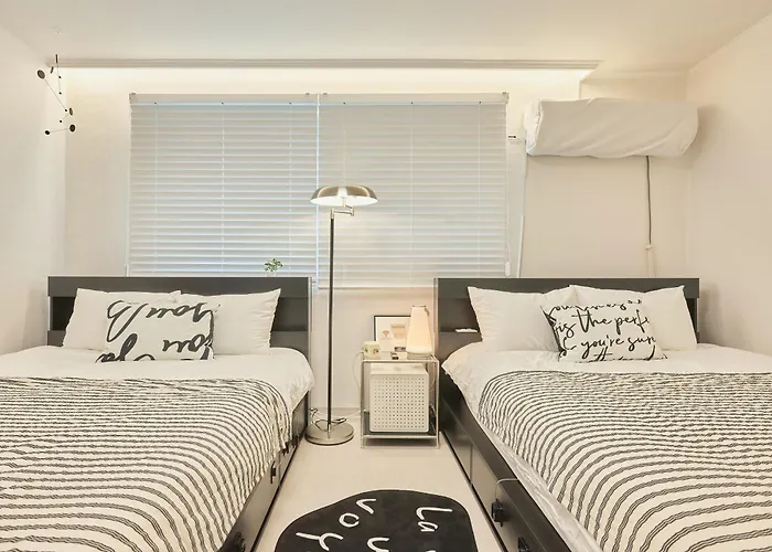 Sinsa Still - 5 Minutes From Sinsa Station, 8 Minutes From Nonhyeon Station, 5 Minutes From Airport Bus, Luggage Storage, Adult Hospital, Business Trip, Hangang Park, Convenient Transportation *