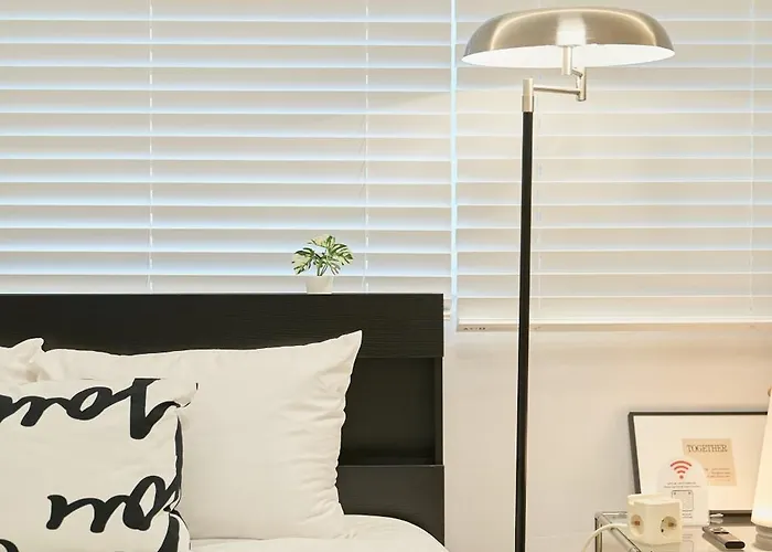 Sinsa Still - 5 Minutes From Sinsa Station, 8 Minutes From Nonhyeon Station, 5 Minutes From Airport Bus, Luggage Storage, Adult Hospital, Business Trip, Hangang Park, Convenient Transportation