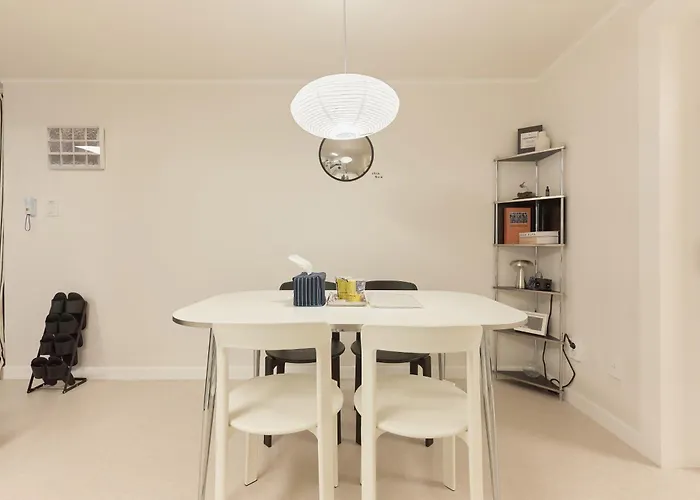 Villa Sinsa Still - 5 Minutes From Sinsa Station, 8 Minutes From Nonhyeon Station, 5 Minutes From Airport Bus, Luggage Storage, Adult Hospital, Business Trip, Hangang Park, Convenient Transportation Seoul