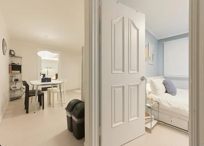Sinsa Still - 5 Minutes From Sinsa Station, 8 Minutes From Nonhyeon Station, 5 Minutes From Airport Bus, Luggage Storage, Adult Hospital, Business Trip, Hangang Park, Convenient Transportation Villa *