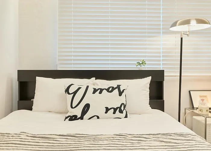 Villa Sinsa Still - 5 Minutes From Sinsa Station, 8 Minutes From Nonhyeon Station, 5 Minutes From Airport Bus, Luggage Storage, Adult Hospital, Business Trip, Hangang Park, Convenient Transportation