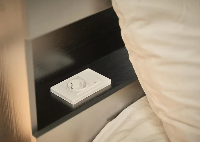 Sinsa Still - 5 Minutes From Sinsa Station, 8 Minutes From Nonhyeon Station, 5 Minutes From Airport Bus, Luggage Storage, Adult Hospital, Business Trip, Hangang Park, Convenient Transportation *