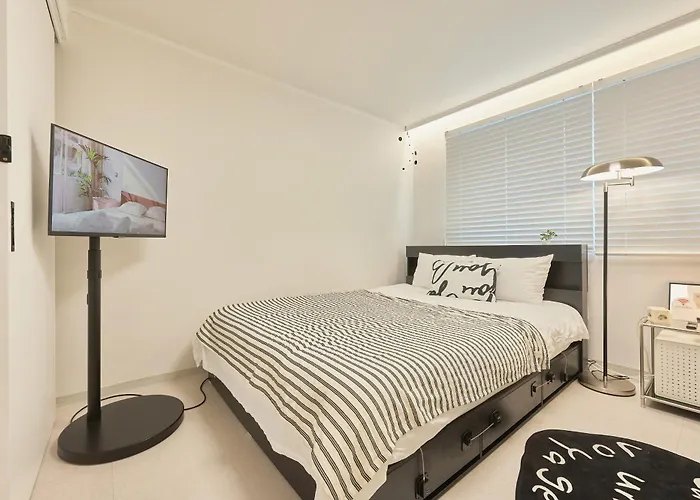 Villa Sinsa Still - 5 Minutes From Sinsa Station, 8 Minutes From Nonhyeon Station, 5 Minutes From Airport Bus, Luggage Storage, Adult Hospital, Business Trip, Hangang Park, Convenient Transportation