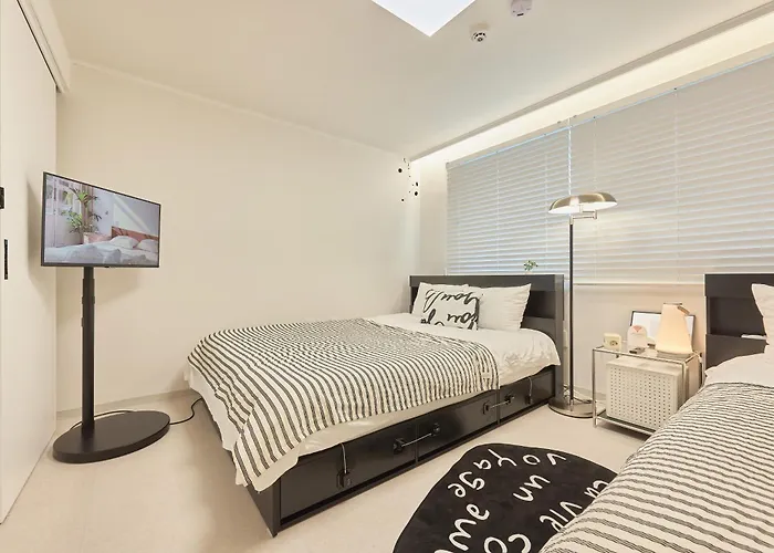 Villa Sinsa Still - 5 Minutes From Sinsa Station, 8 Minutes From Nonhyeon Station, 5 Minutes From Airport Bus, Luggage Storage, Adult Hospital, Business Trip, Hangang Park, Convenient Transportation Seoul