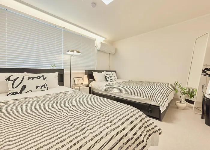 Sinsa Still - 5 Minutes From Sinsa Station, 8 Minutes From Nonhyeon Station, 5 Minutes From Airport Bus, Luggage Storage, Adult Hospital, Business Trip, Hangang Park, Convenient Transportation Seoul