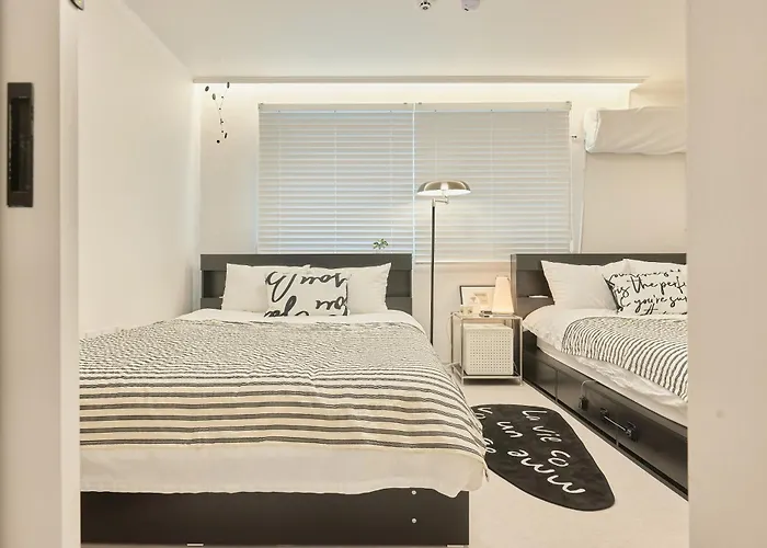 Villa Sinsa Still - 5 Minutes From Sinsa Station, 8 Minutes From Nonhyeon Station, 5 Minutes From Airport Bus, Luggage Storage, Adult Hospital, Business Trip, Hangang Park, Convenient Transportation Seoul