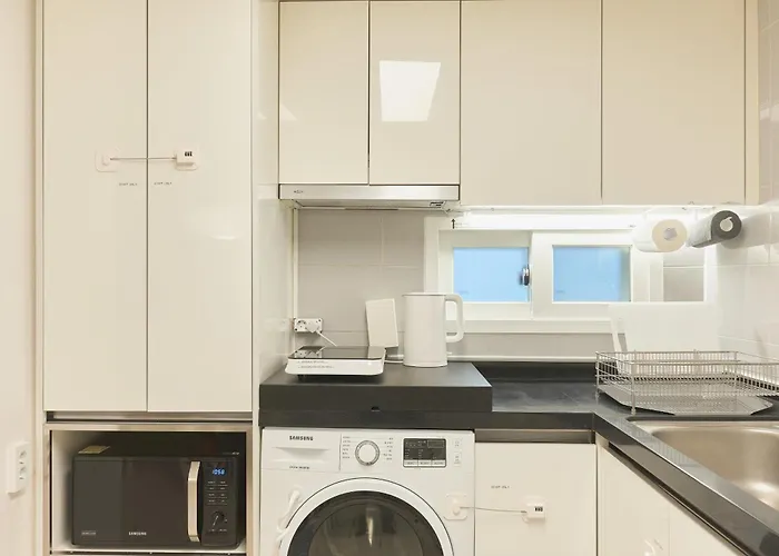 Villa Sinsa Still - 5 Minutes From Sinsa Station, 8 Minutes From Nonhyeon Station, 5 Minutes From Airport Bus, Luggage Storage, Adult Hospital, Business Trip, Hangang Park, Convenient Transportation *