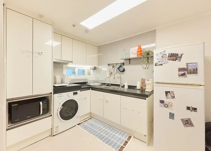 Villa Sinsa Still - 5 Minutes From Sinsa Station, 8 Minutes From Nonhyeon Station, 5 Minutes From Airport Bus, Luggage Storage, Adult Hospital, Business Trip, Hangang Park, Convenient Transportation *