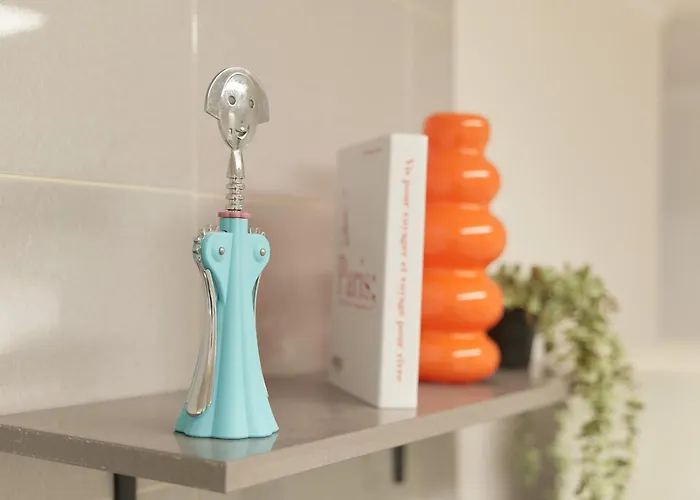 Villa Sinsa Still - 5 Minutes From Sinsa Station, 8 Minutes From Nonhyeon Station, 5 Minutes From Airport Bus, Luggage Storage, Adult Hospital, Business Trip, Hangang Park, Convenient Transportation Seoul